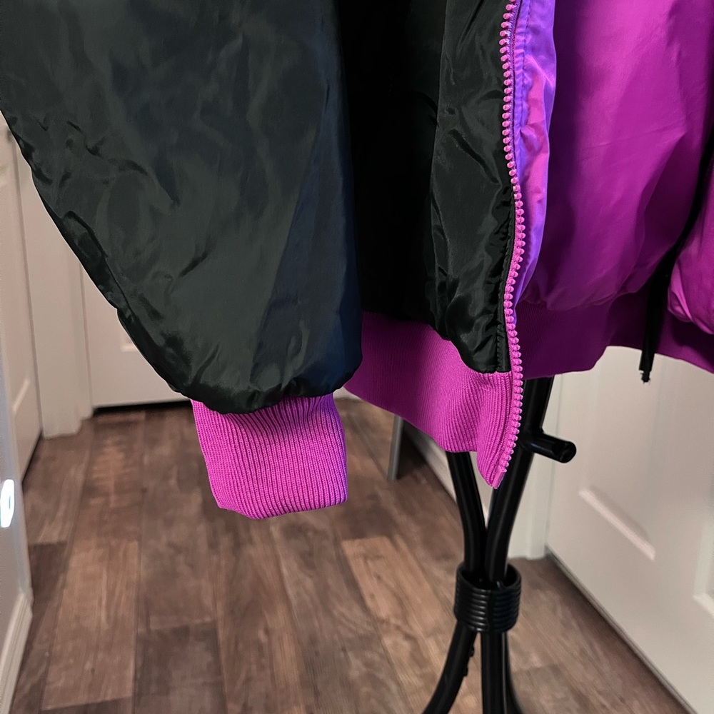 COLUMBIA Sportswear REVERSIBLE Fuchsia & Black medium weight NYLON Jacket - Picture 4 of 15